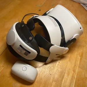 Oculus/ Meta Quest 2 126gb bundle with third party accessories